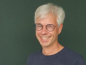 Dr. Peter Reynders